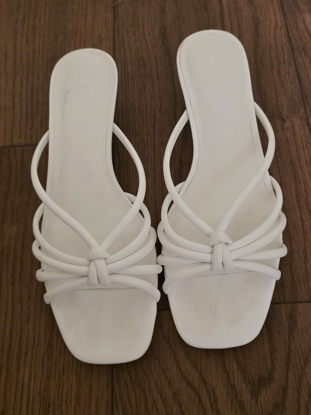 Kelly & Katie White Strappy Knotted Slide Sandals